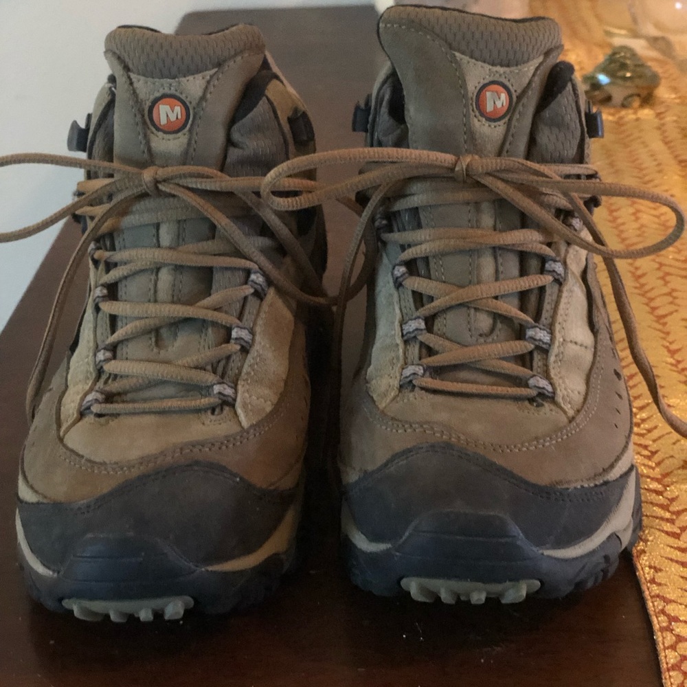 Merrell vibram hiking boots (waterproof)